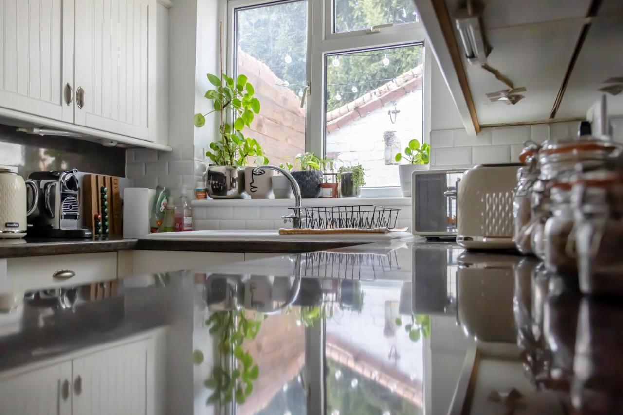 Hereford City - St Owens Terrace - Comfortable & Spacious Well Presented Three Storey House, Perfect For A Weekend Away & Exploring The City On Foot - Hosted By Rentmyhouse מראה חיצוני תמונה